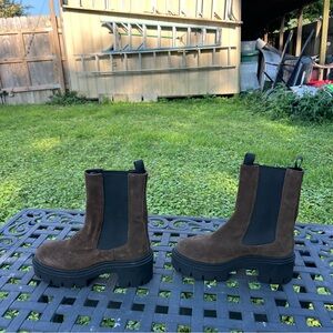 Steve‎ Madden Wisteria platform lug Women's Brown suede  Boots Sz 9